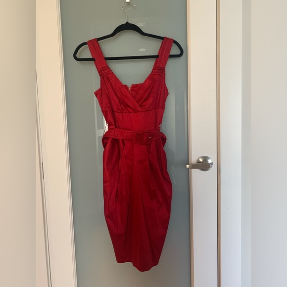 le chateau Dresses & Skirts - Le Chateau cocktail dress. Red. Size Small.
